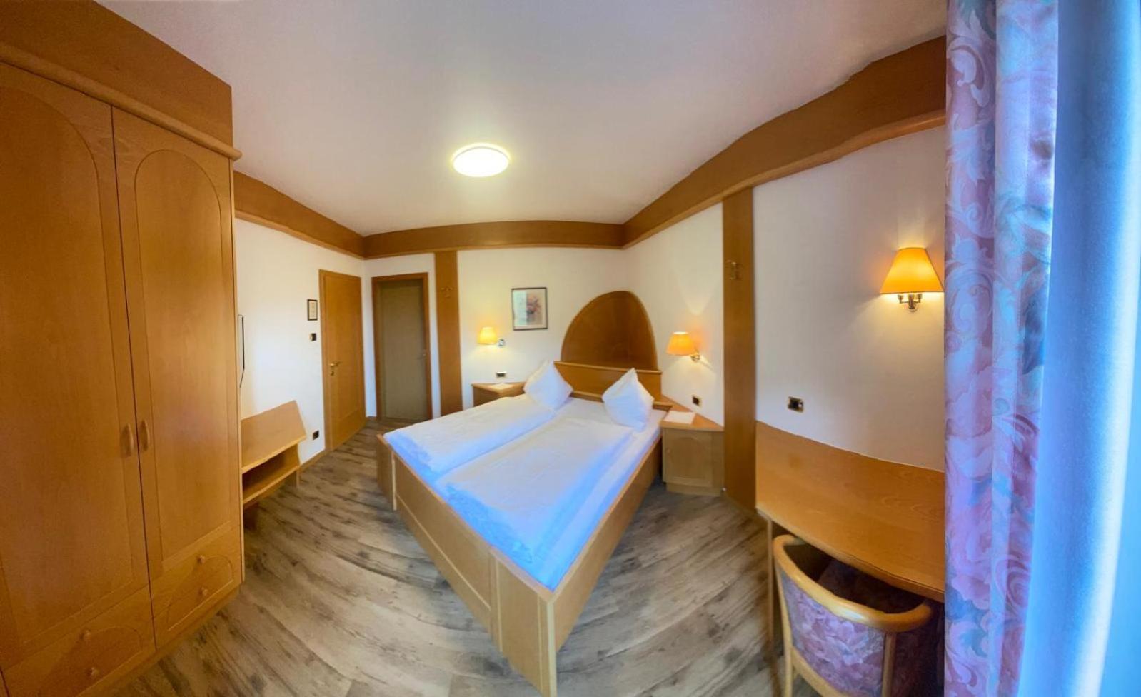 Sturmhof Hotell Klausen Exteriör bild